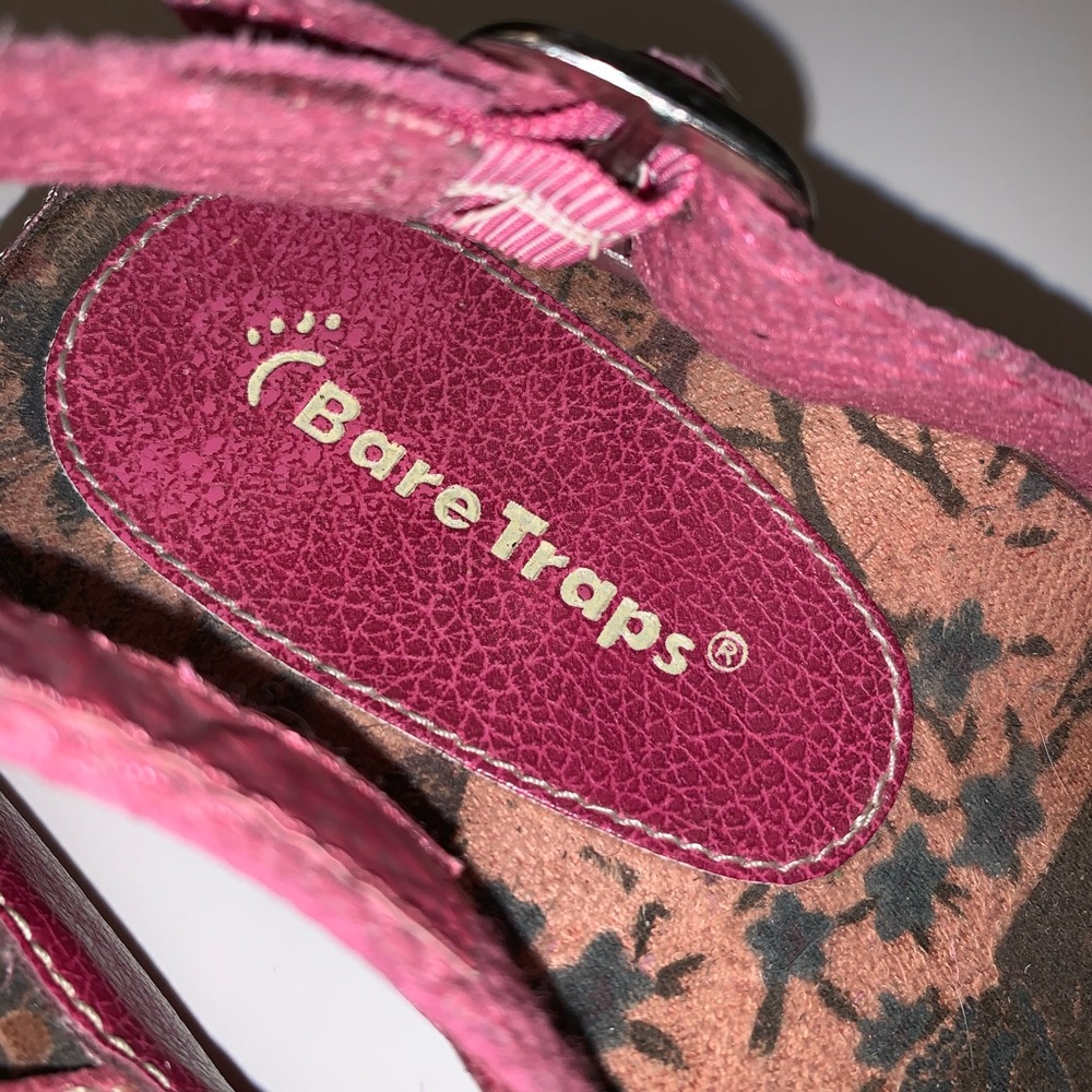 Bare Traps Leather Sandals - Picture 4 of 8